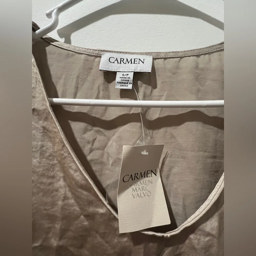 Carmen Marc Valvo Beige V-Neck Blouse - Picture 3 of 6